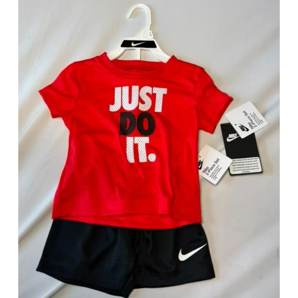 Nike Baby Boys 2-Piece Set T-Shirt & Shorts Red Black 